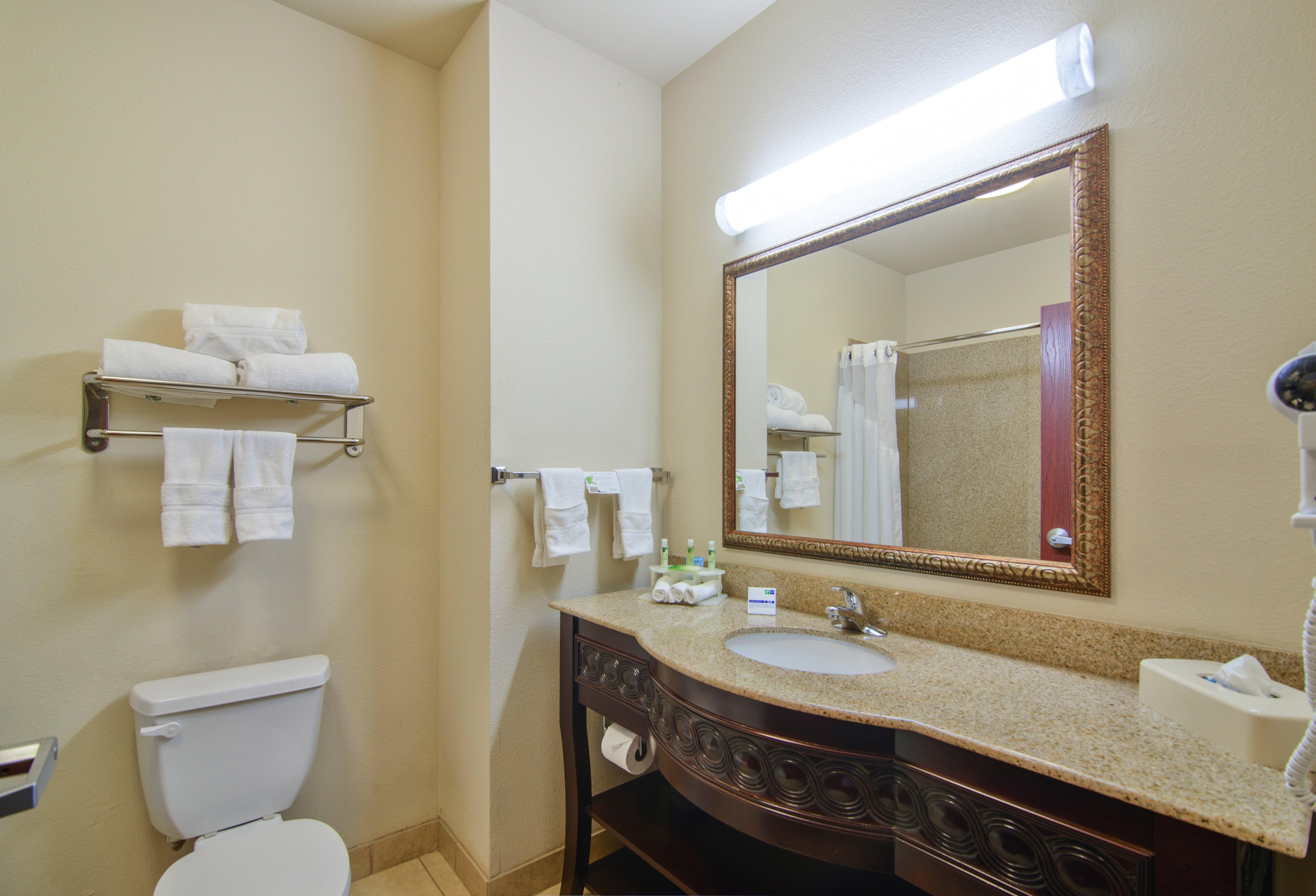 Holiday Inn Express Hotel & Suites Terrell By Ihg Exterior photo